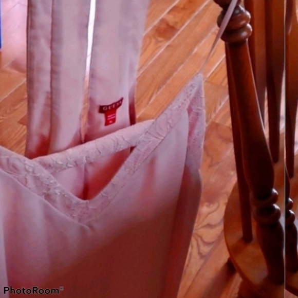 XL Guess Tank style sheer Blouse in the light pink w-V neckline - Picture 1 of 2